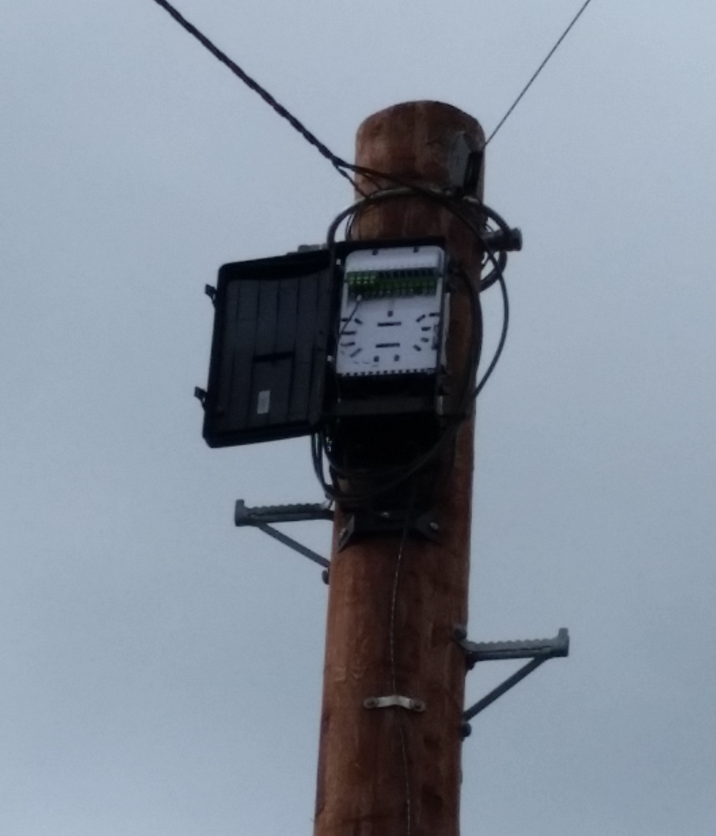 Pole top fibre outlet